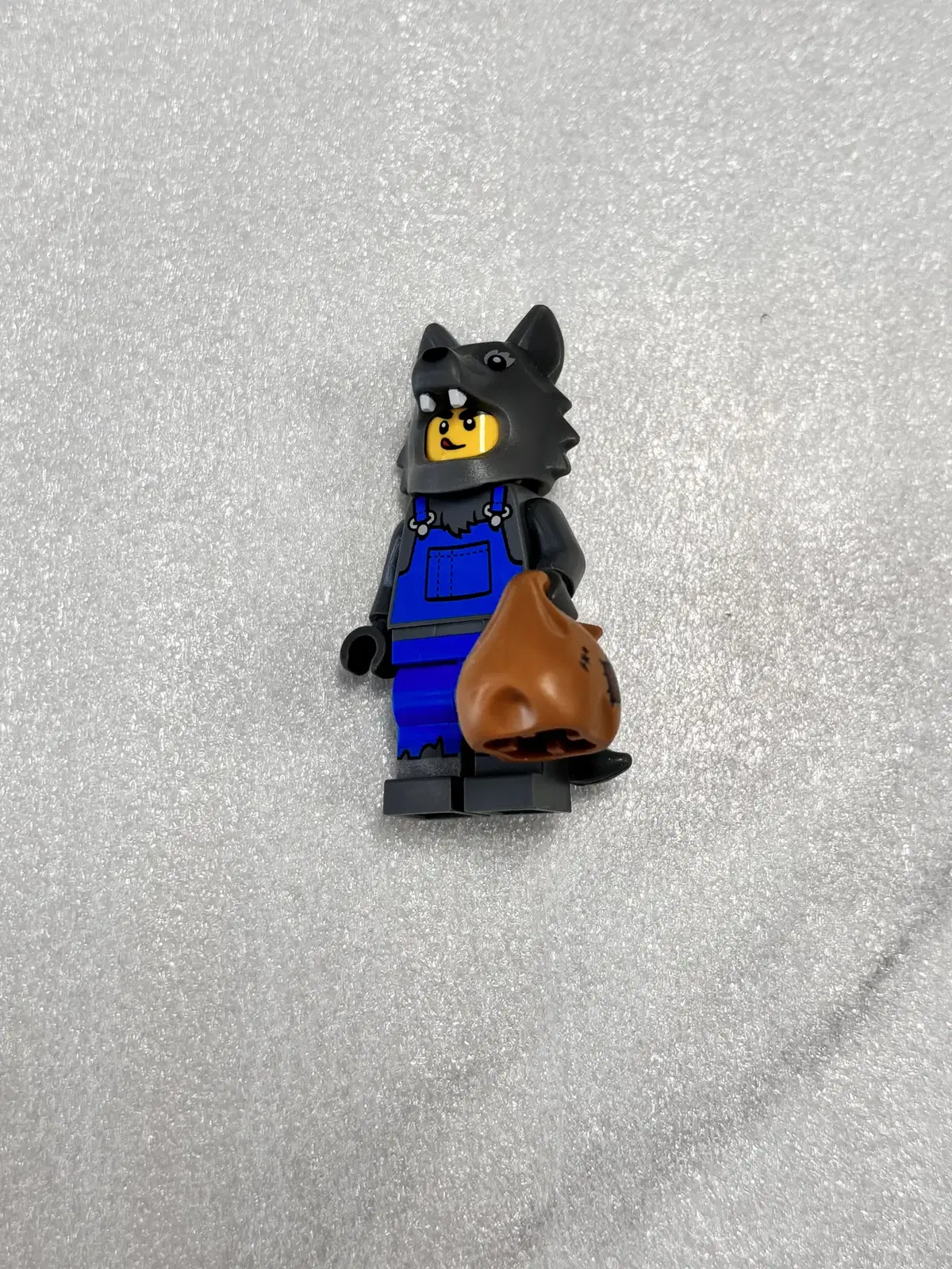 LEGO Series23 Alba the Wolf