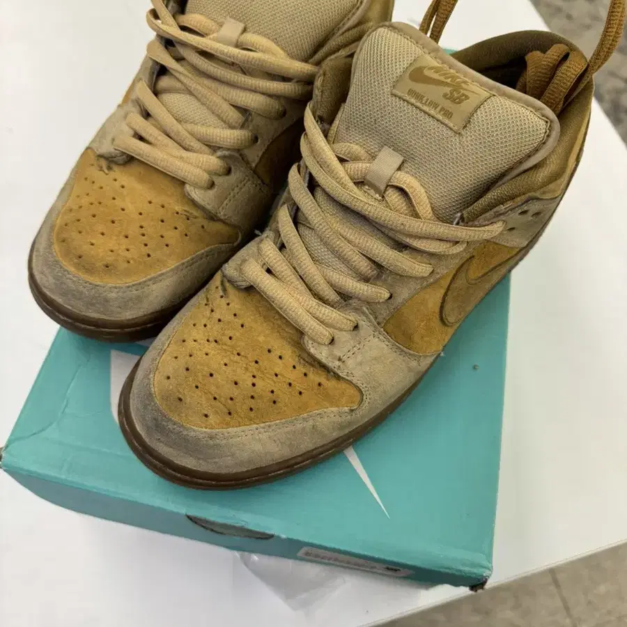 nike sb dunk wheat 9.5