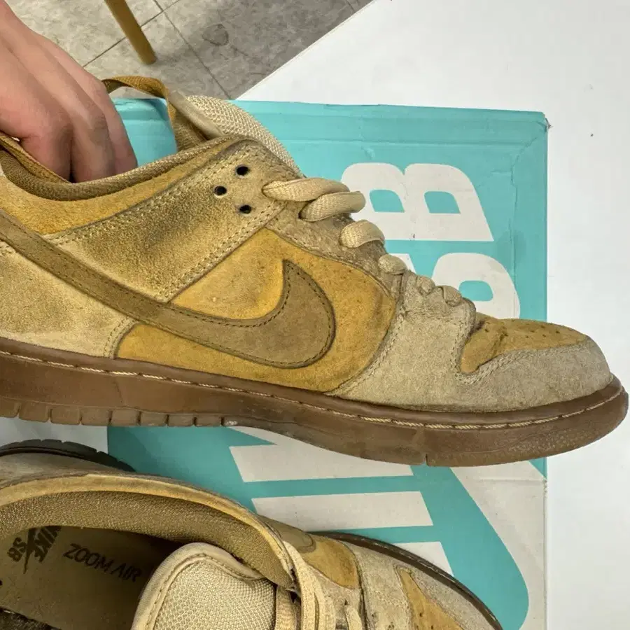 nike sb dunk wheat 9.5