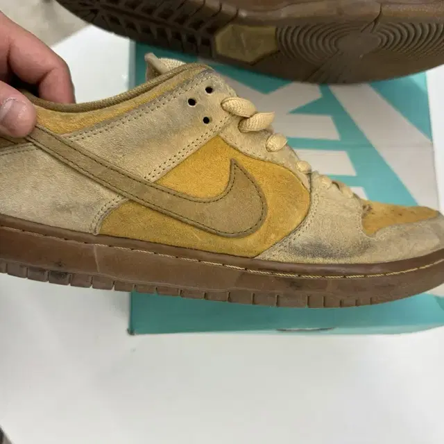 nike sb dunk wheat 9.5