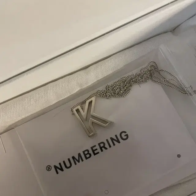 넘버링 목걸이 K (outline initial necklace)