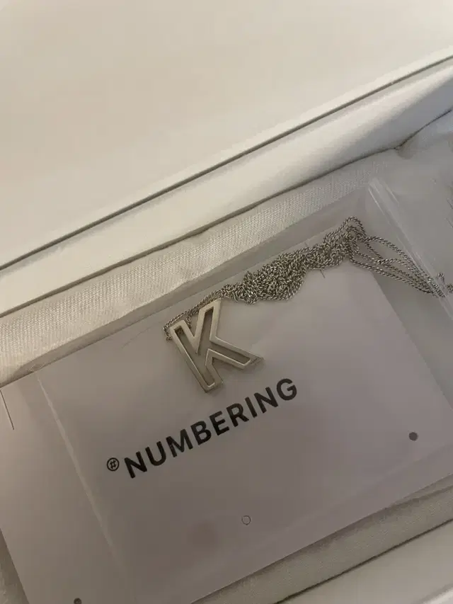 넘버링 목걸이 K (outline initial necklace)