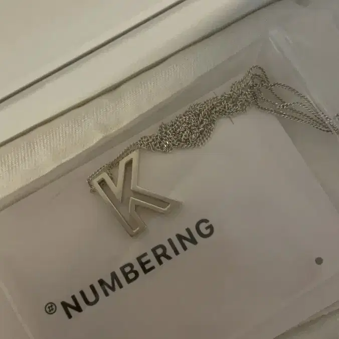 넘버링 목걸이 K (outline initial necklace)