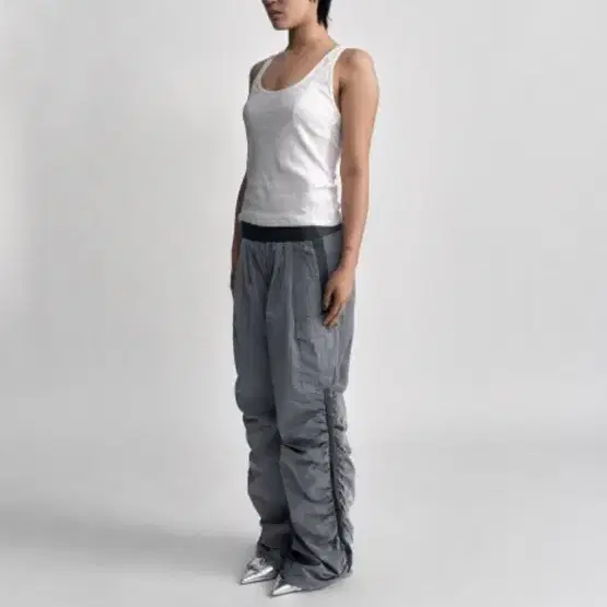 RURU NYLON SHIRRING CARGO PANTS [GRAY]