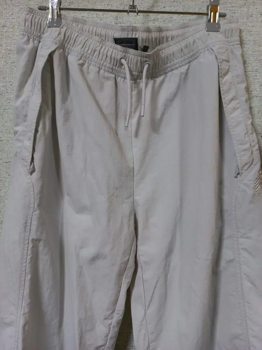 New Balance Nylon Jogger Pants (M)