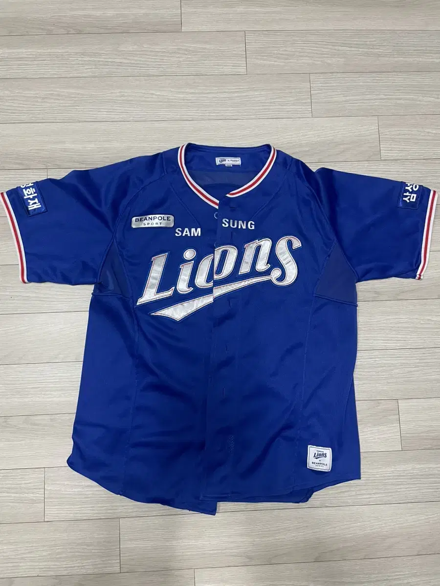 100 Samsung Lions' U-Jae-il jerseys