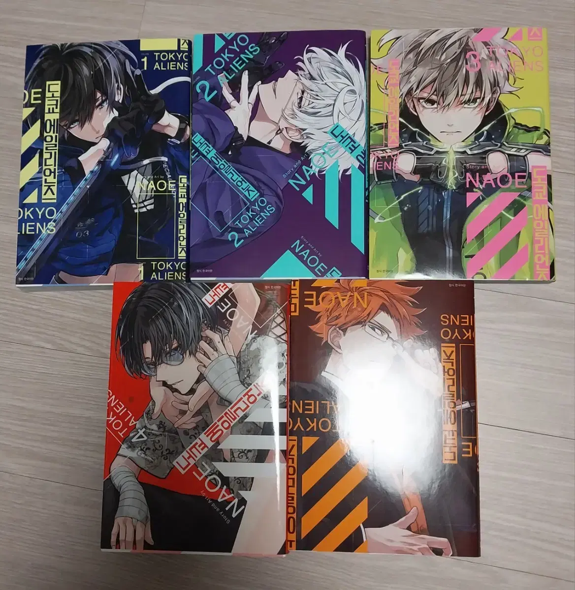 Tokyo Alien comic books 1-5