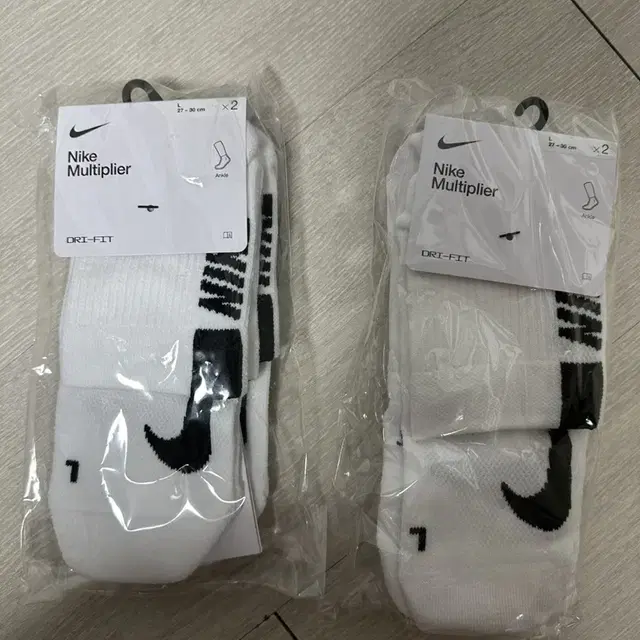 인터넷 최저가보다 저렴하게 내놔서 네고 안됩니다. Nike Multipl