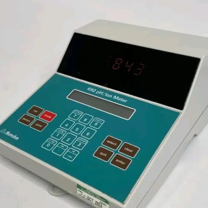 Metrohm 692 pH/Ion Meter &amp; Pt 100 pr