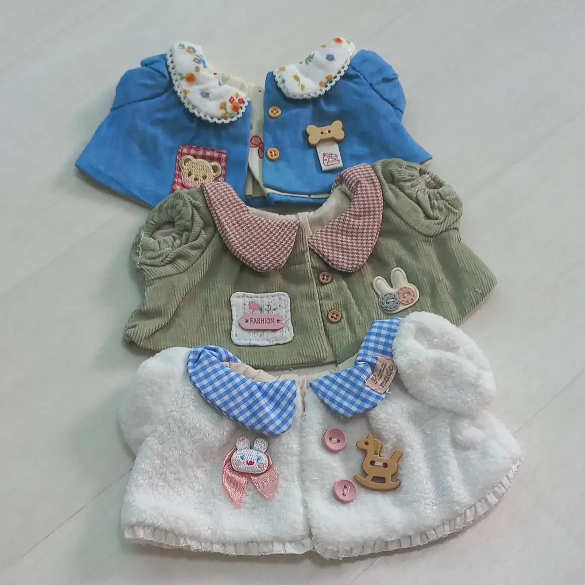 bulk, a 20cm Somyi doll's outfit, is for sale - Set A