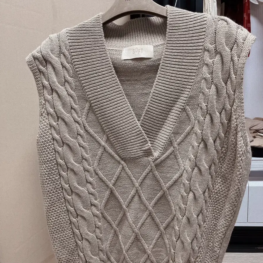 Softseoul beige knit vest 소프트서울 베이지니트