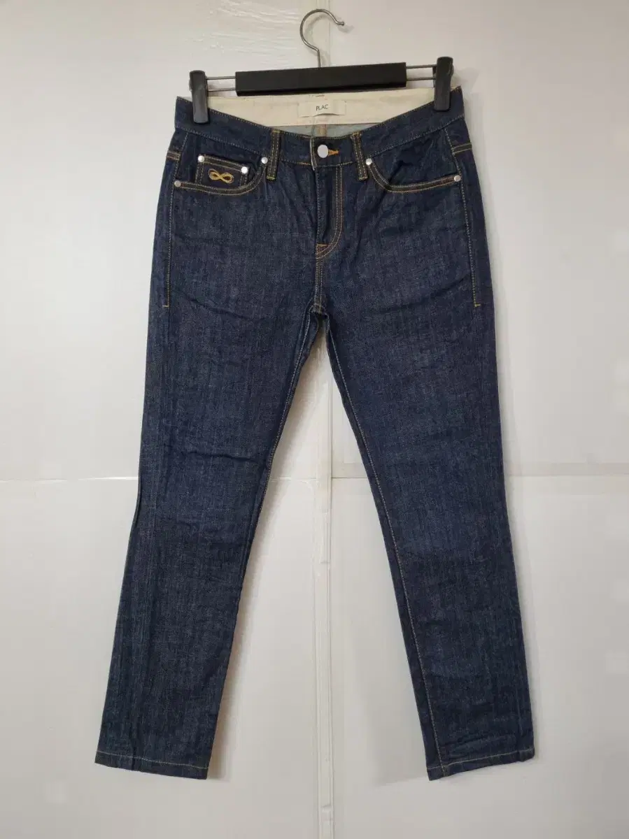 32)Flamed jin leather patch SLENDER Span USA straight leg jeans