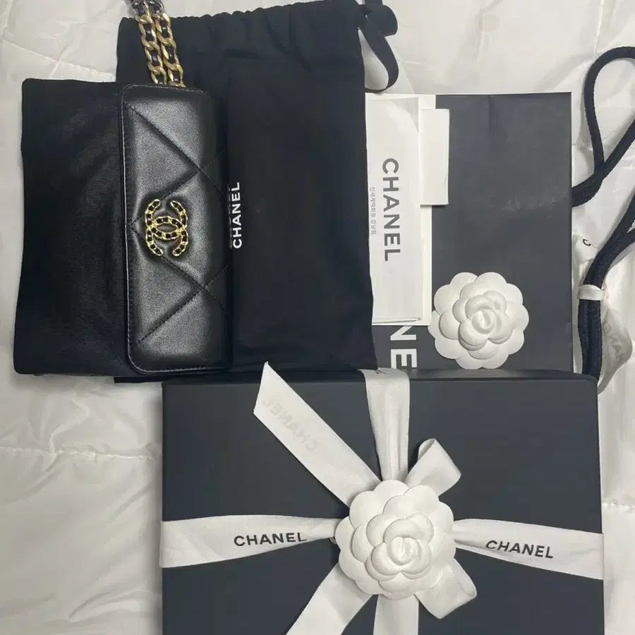 CHANEL 샤넬 19 AP2300 스트랩 클러치 샤넬가방 샤넬클러치