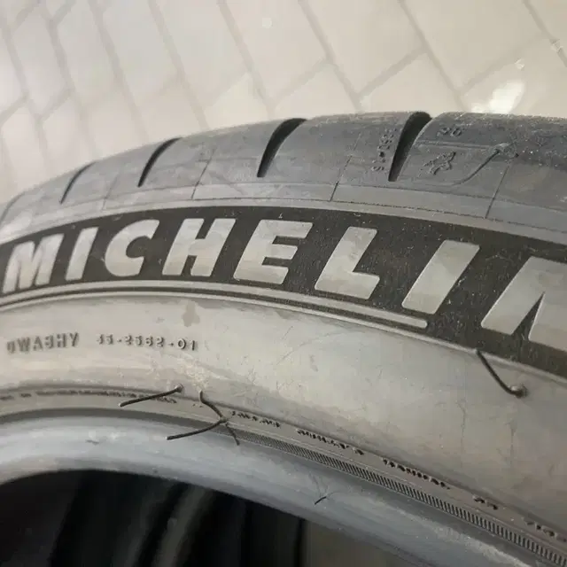 기아 EV6 255/40R21 미쉐린 파일럿 스포츠4s 4개 중고 판매