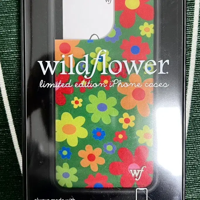 Wildflower Cases Bloom iPhone 13Pro