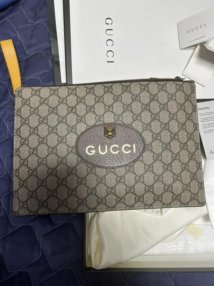 Gucci clutch opening