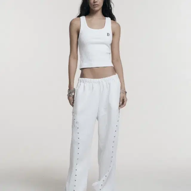 오도어 팬츠 Grunge stud pants in white