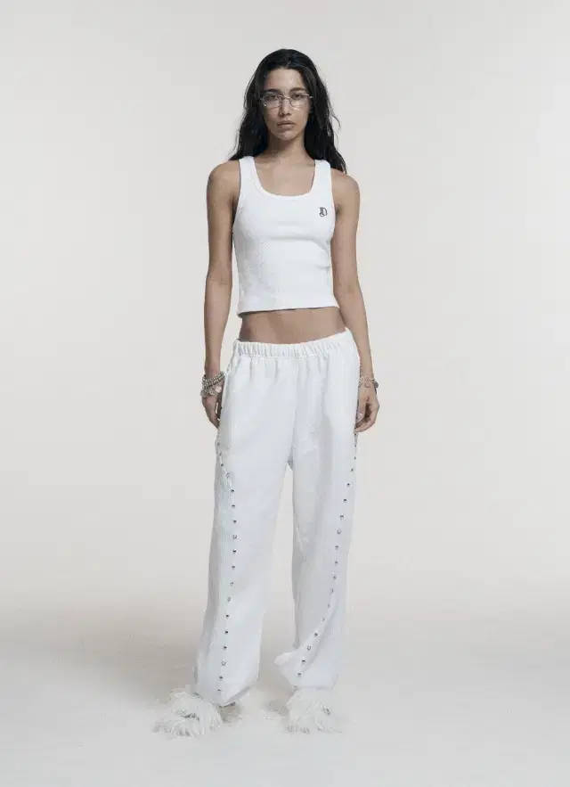 오도어 팬츠 Grunge stud pants in white