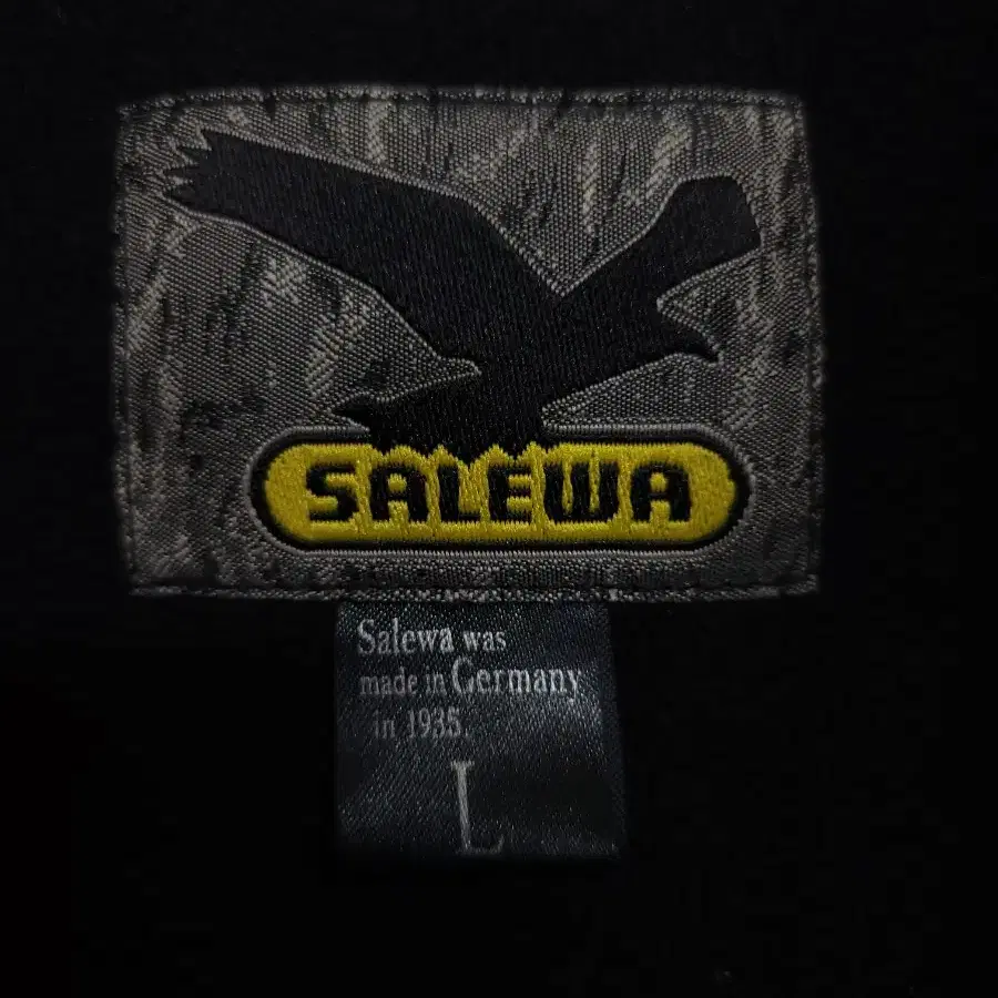 살레와 SALEWA 자수로고 블랙 바람막이 집업 100