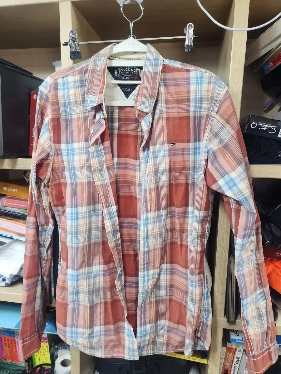 Tommy Hilfiger Shirt Size S.   h-14