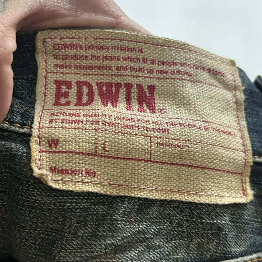 EDWIN 뒷면 디테일 청바지 34