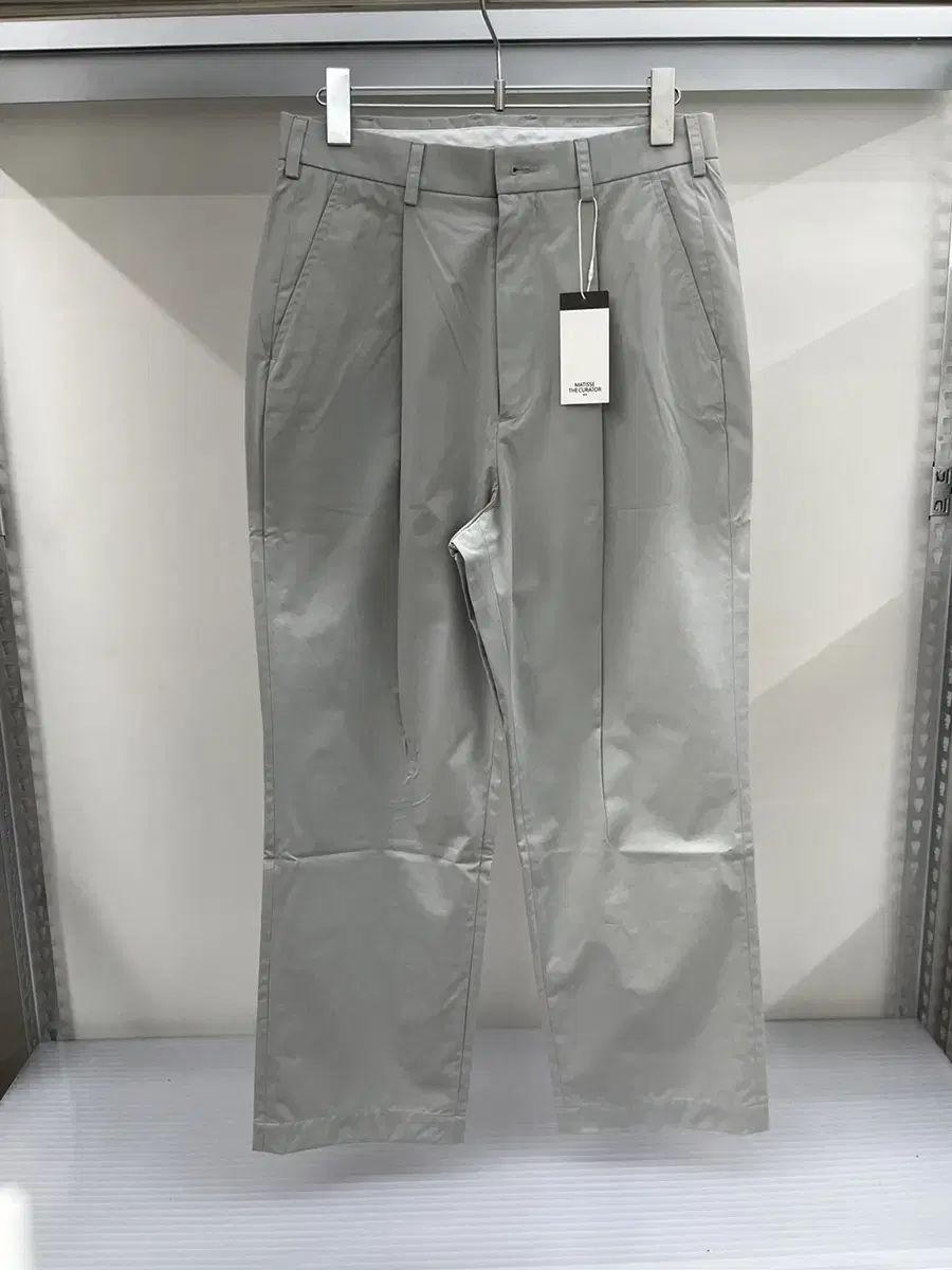 마티스더큐레이터 - Ivy Chino Pants (Silver Grey)