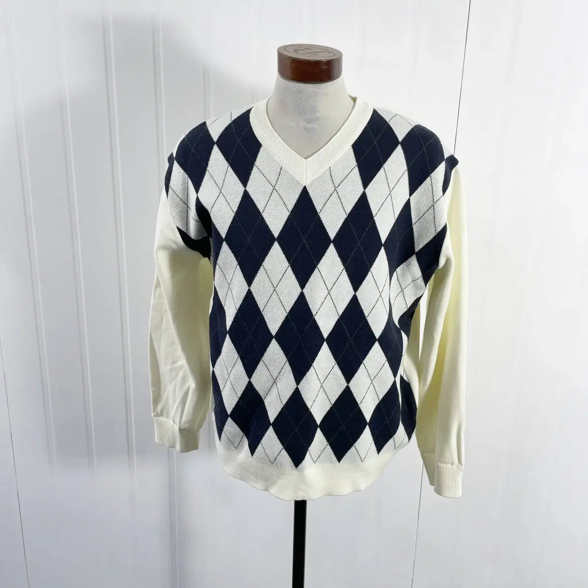 D2 Middle V-Neck Knit Shirt Sizes 97-100