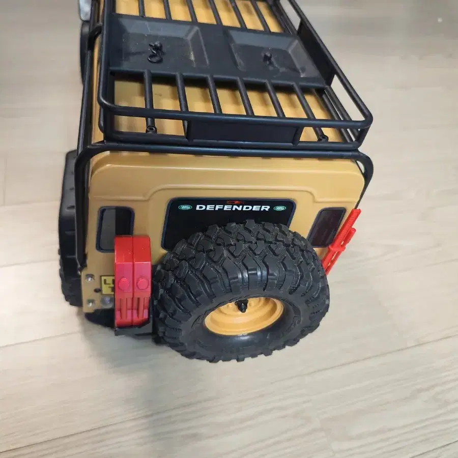 rc카1:10 트랙사스 trx4 디펜더 판매합니다.