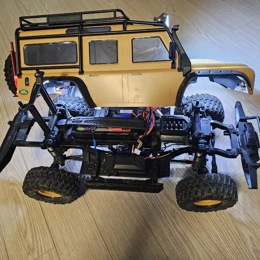 rc카1:10 트랙사스 trx4 디펜더 판매합니다.