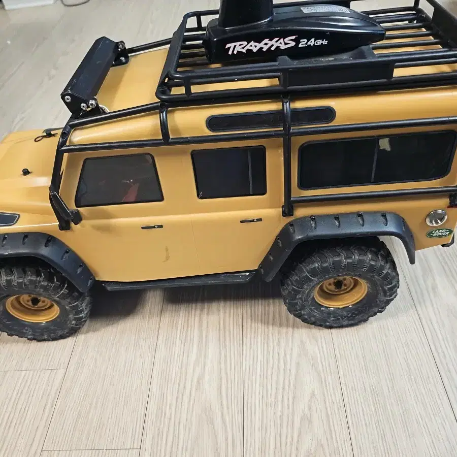 rc카1:10 트랙사스 trx4 디펜더 판매합니다.