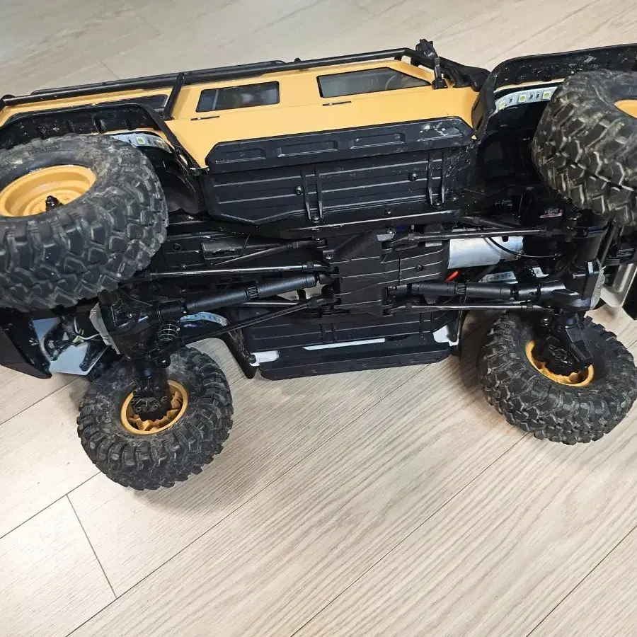 rc카1:10 트랙사스 trx4 디펜더 판매합니다.