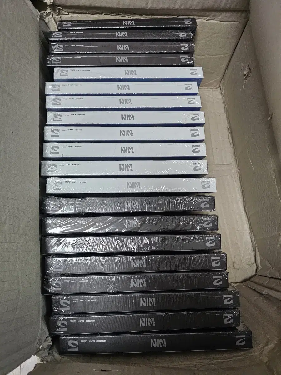 Idle Super Lady [2] sealed album wts Quantity of 20