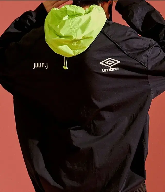 준제이x엄브로JUUN.J x umbro 콜라보 형광배색 네이비 후드아노락