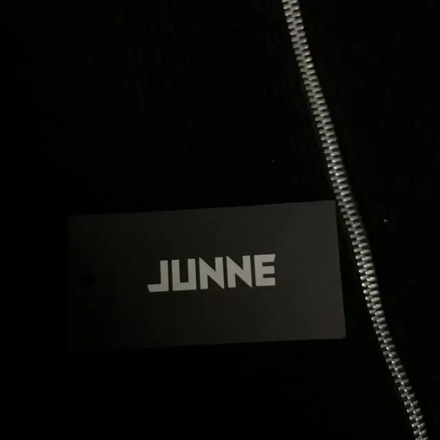 준느 JNE J22 Black