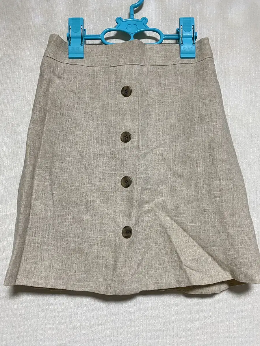 Linen A-line buttoned banded skirt