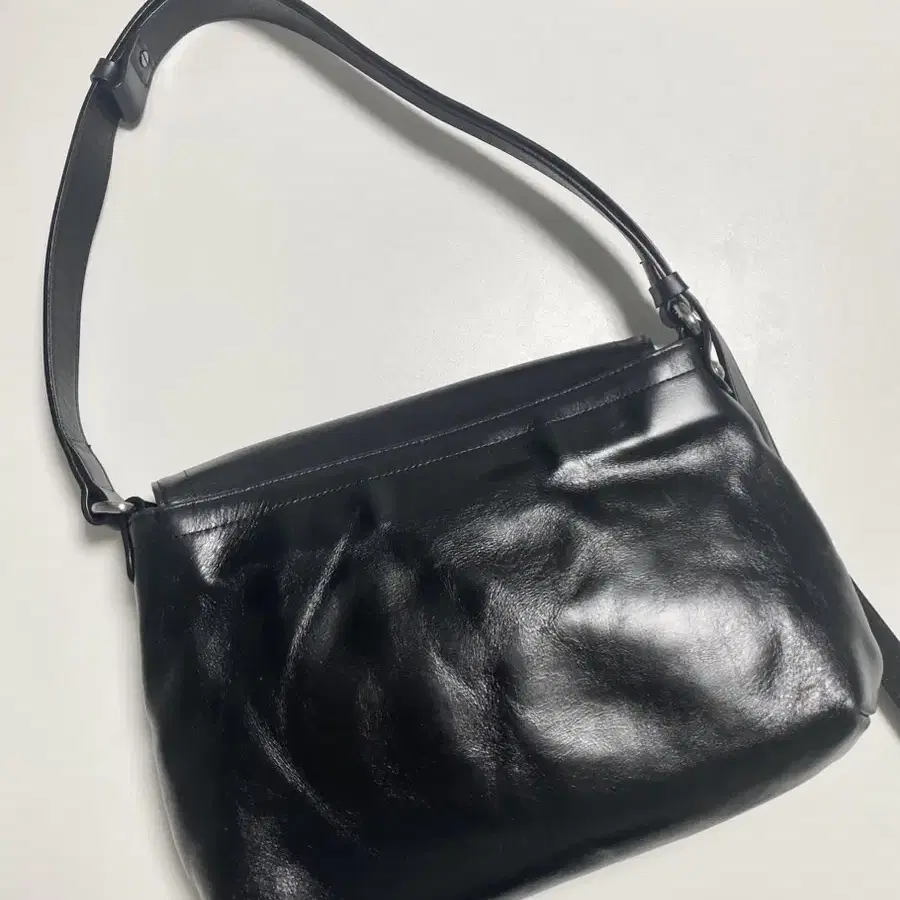 Ouro Calder bag 아우로 숄더백 블랙