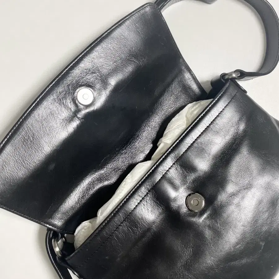 Ouro Calder bag 아우로 숄더백 블랙