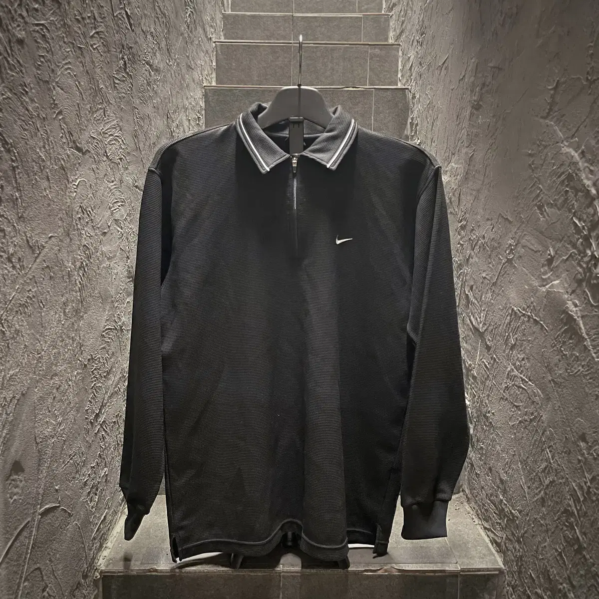 Nike Black Half-Zip Full-Front Logo kara T-Shirt Waffle Pattern Detail