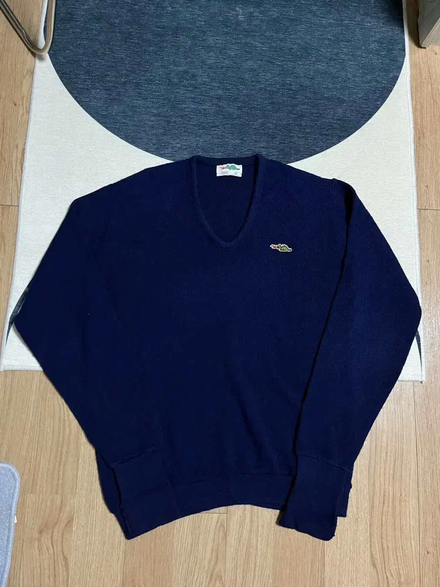 Braggin' Dragon V-Neck Knit L