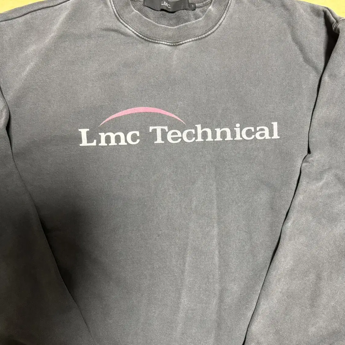 [M] LMC technical 스웻셔츠 차콜 새상품 판매합니다!