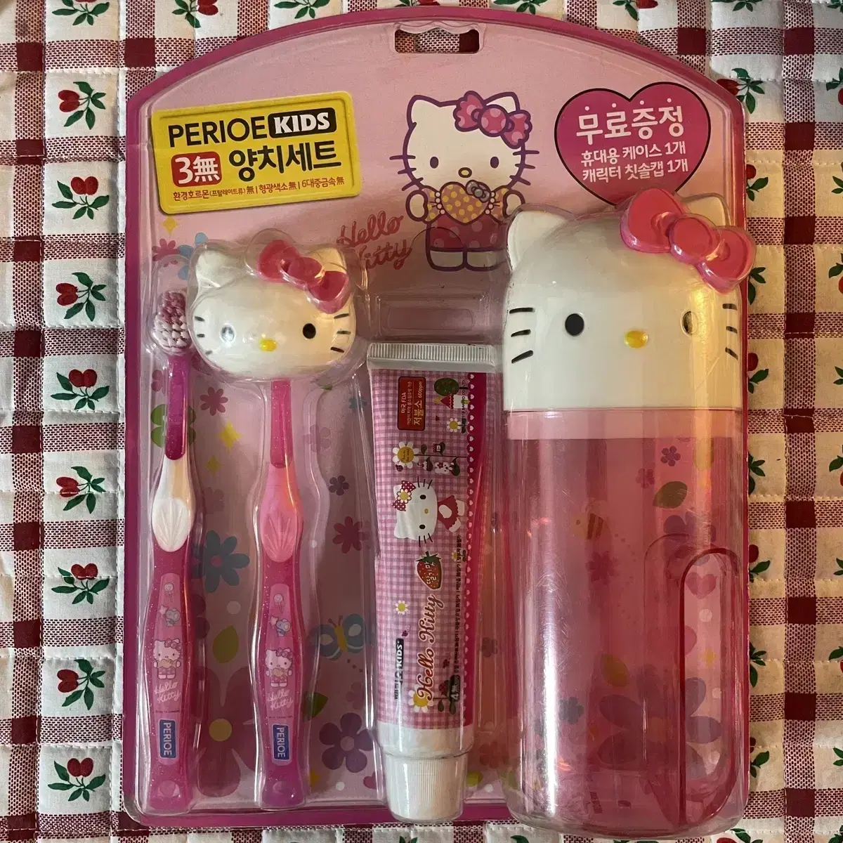 Classic phrase Hello Kitty toothbrush set Toothbrush cap Toothbrush cup Storage box Case