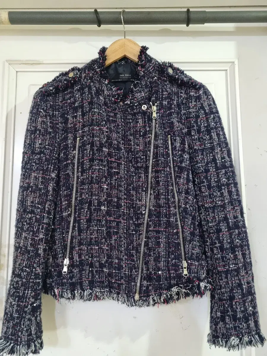 Vintage. Zara. bom gaeul  Zipper. Tweed jacket. Clean. chest45