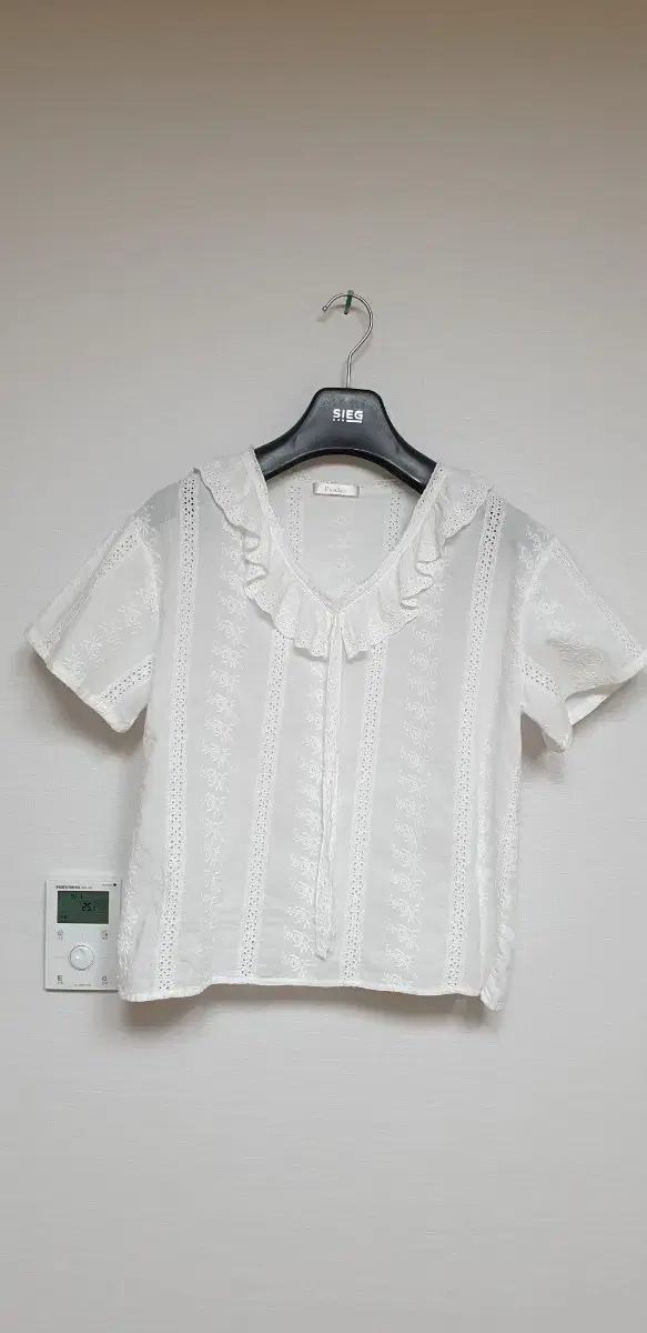 Women's Lace Ruffle Embroidered Blouse F White