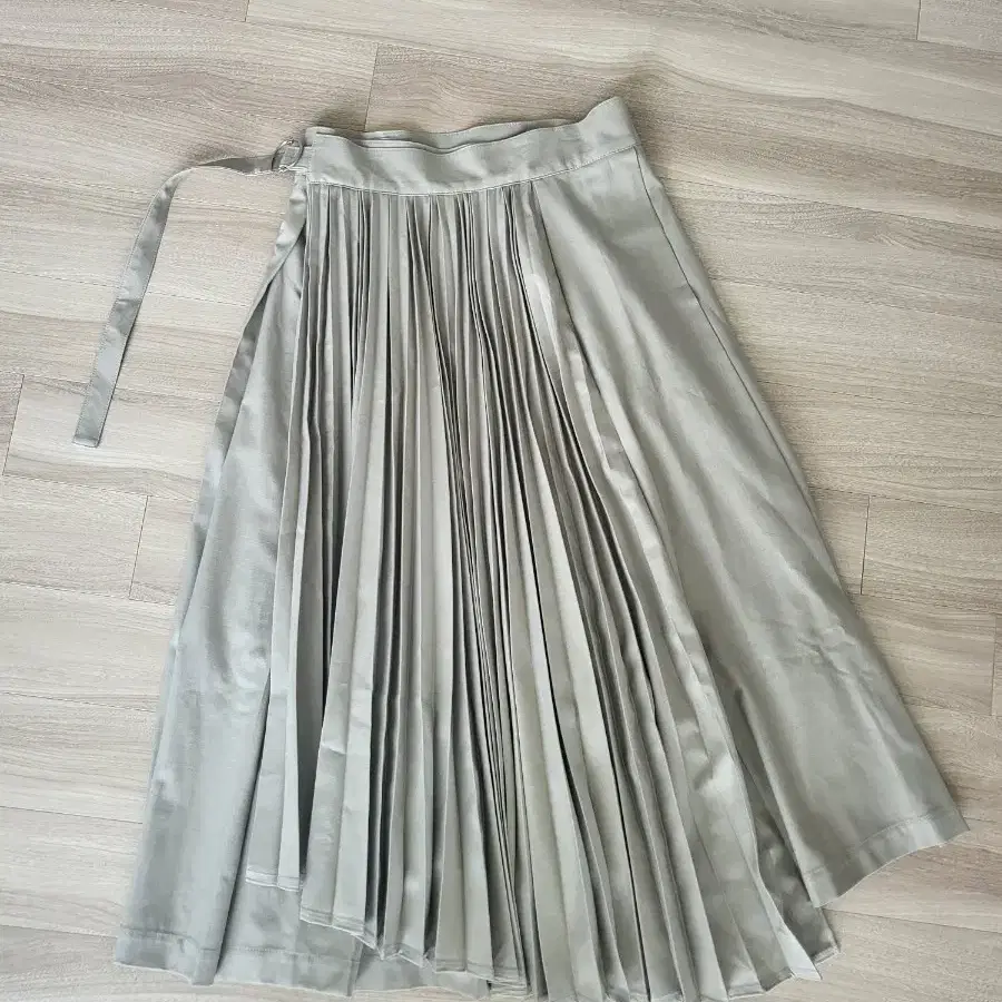 RRACE Belt Pleats Skirt. 레이스 벨트 플리츠 스커트