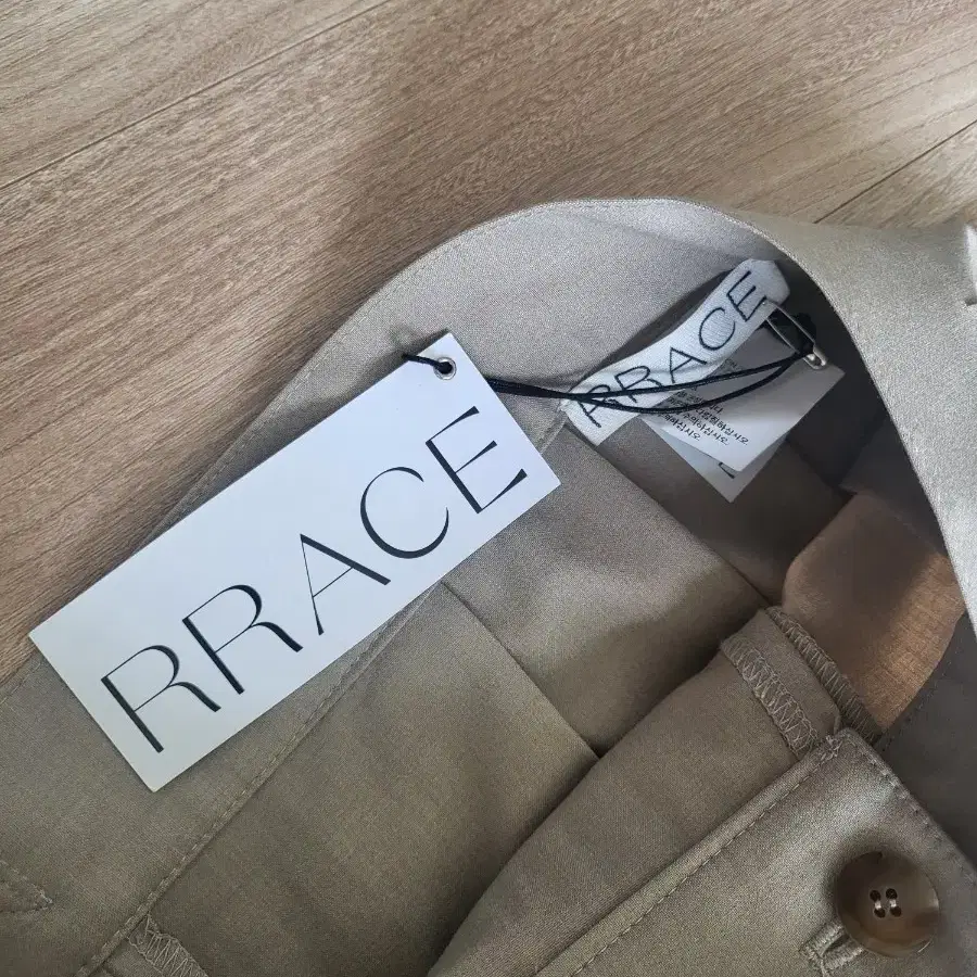 RRACE Belt Pleats Skirt. 레이스 벨트 플리츠 스커트