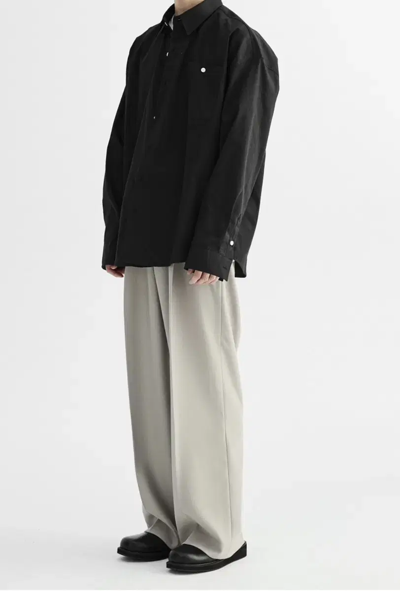 Leaar Wide Pin-Tuck Banded Slacks in Dark Beige