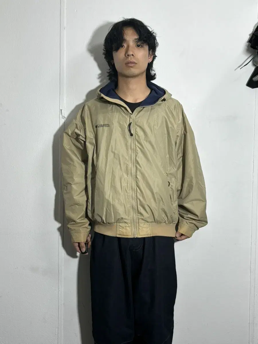 Beige windbreaker jacket L