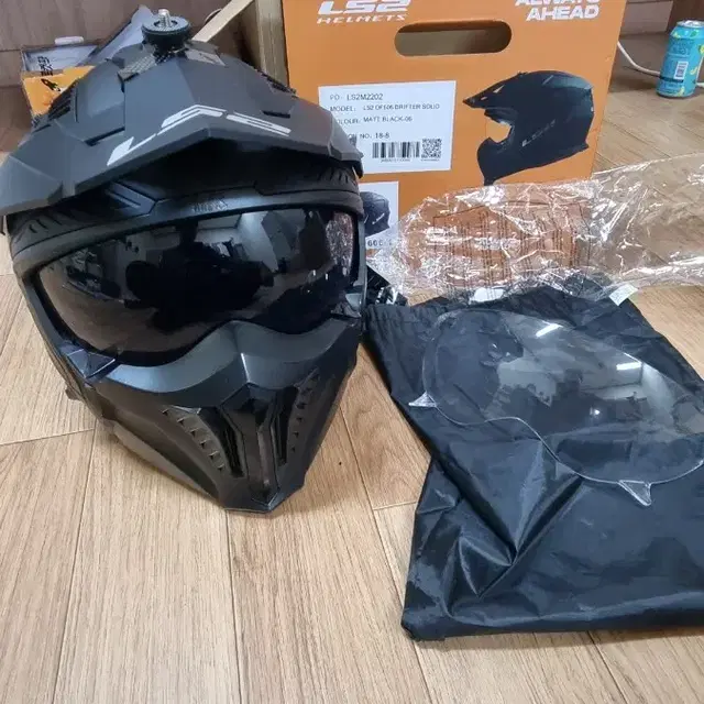 LS2 helmet 판매 합니다 , size..L,