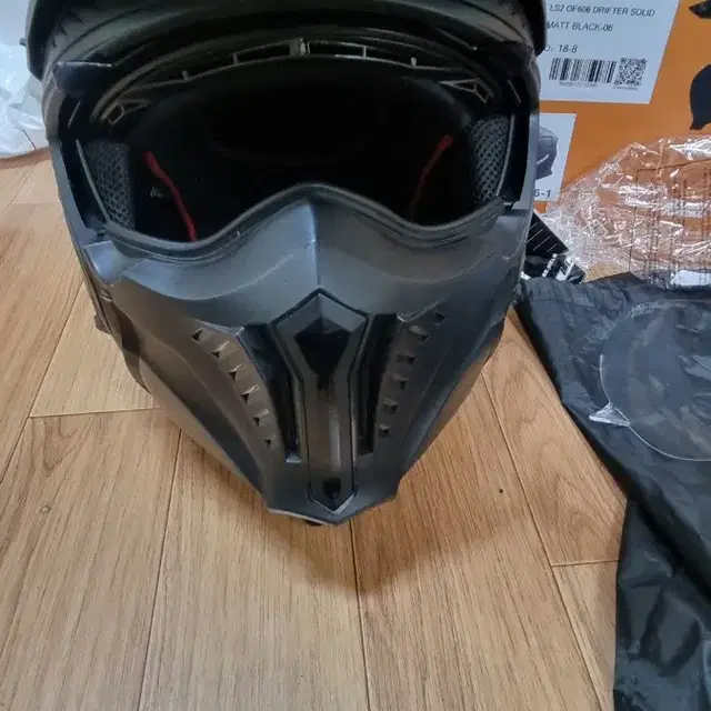 LS2 helmet 판매 합니다 , size..L,