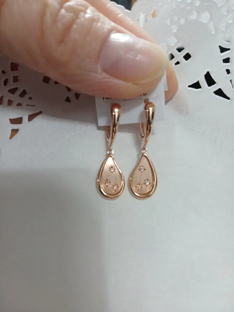 14k water drop rattle earrings